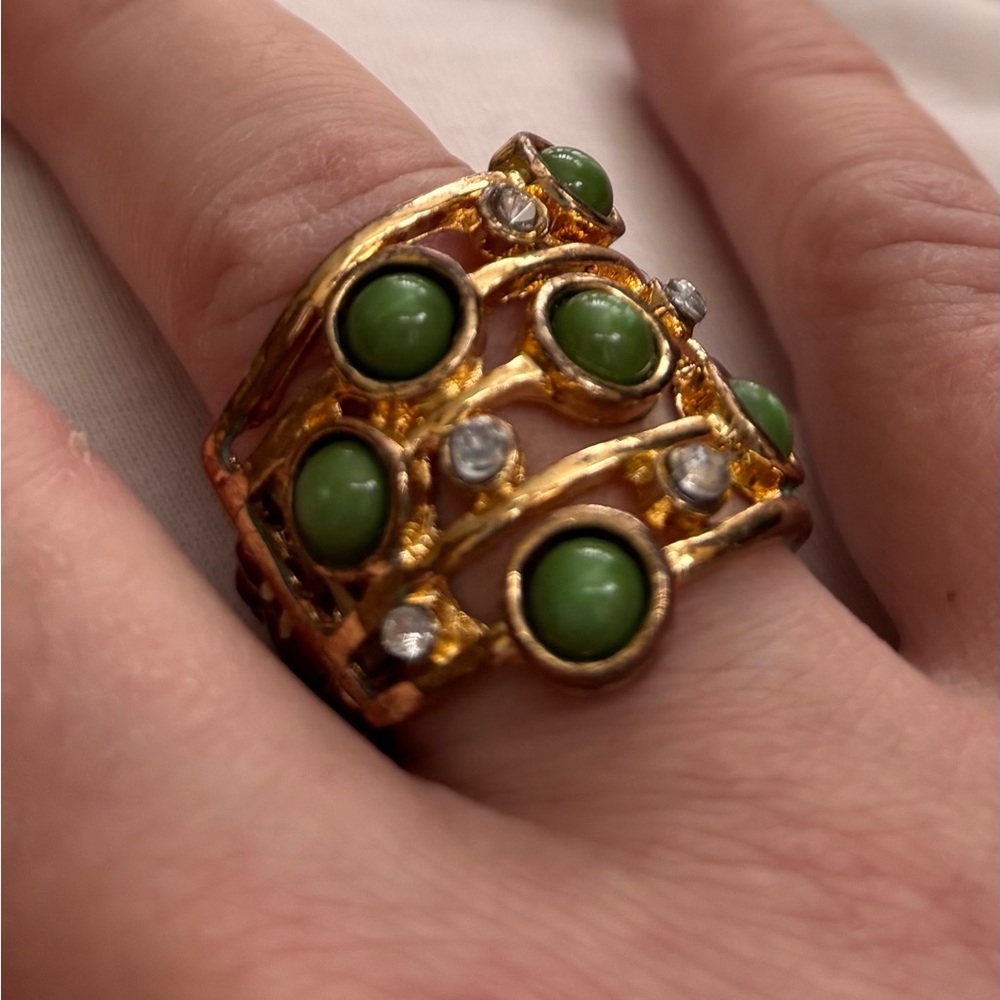 Gold tone and Green stone elastic ring.